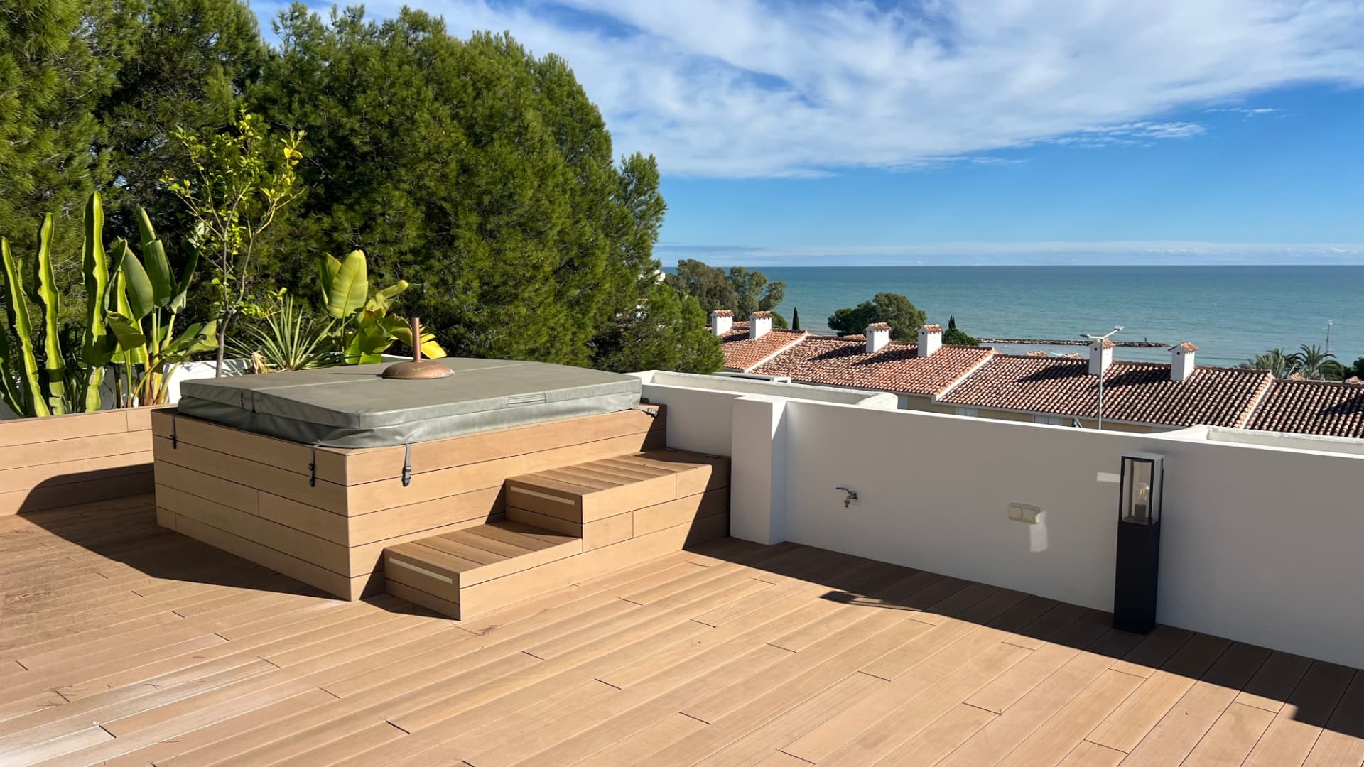 Spa intégré en rooftop — Vue mer